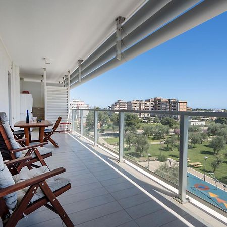 Kind Park - Sleek Apartment With Terrace & Parking バーリ エクステリア 写真