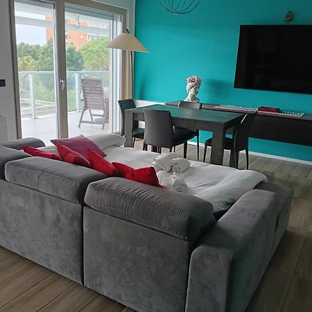 Kind Park - Sleek Apartment With Terrace & Parking バーリ エクステリア 写真