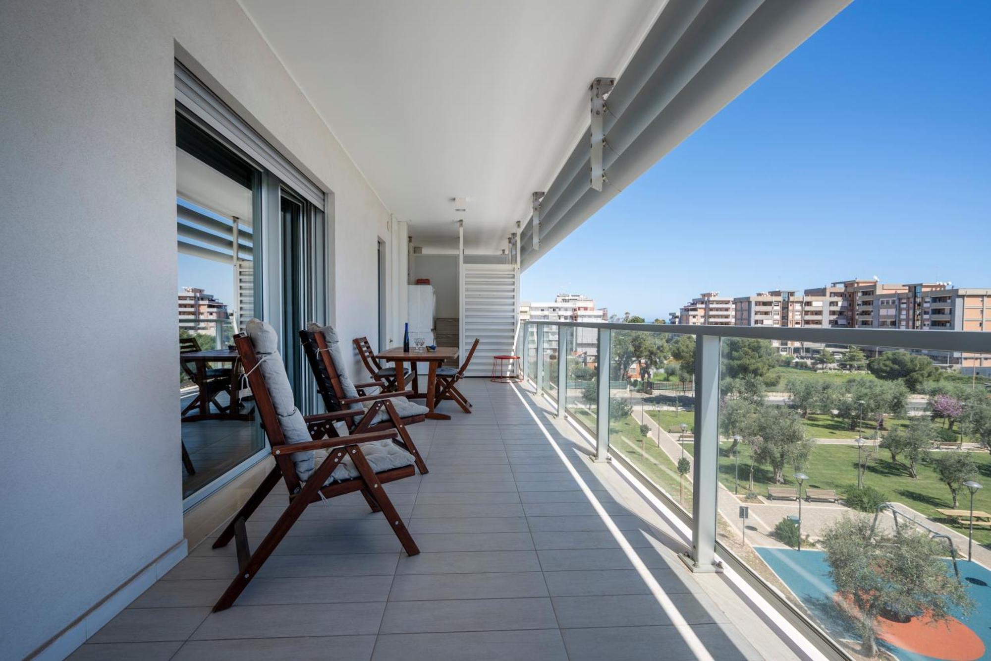 Kind Park - Sleek Apartment With Terrace & Parking バーリ エクステリア 写真